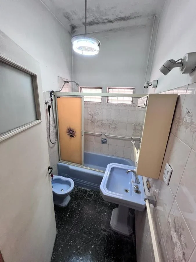 Venta Ramos Mejia casa 4 ambientes con fondo  y Departamento - Imagen 4