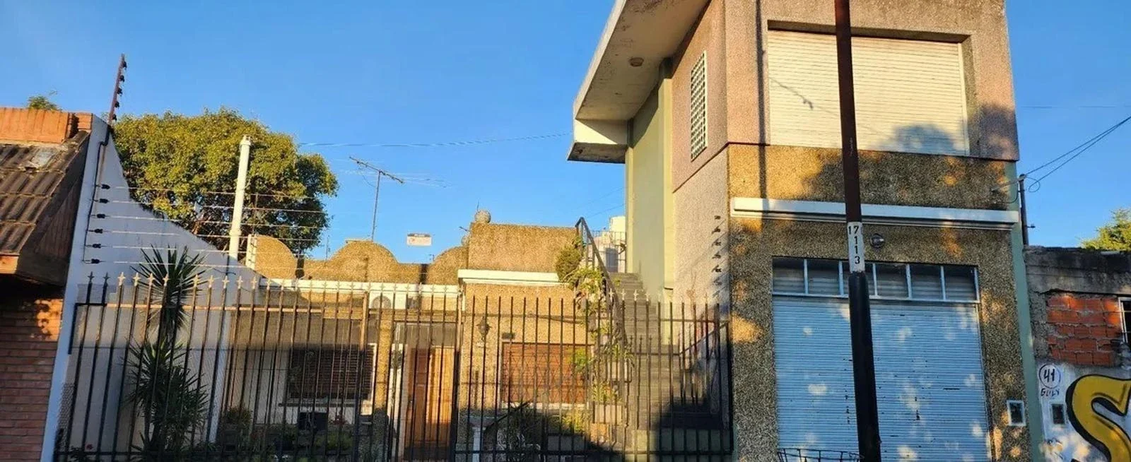 VENTA CASA 4 AMBIENTES CON JARDIN COCHERA TERRAZA SAN JUSTO - Imagen 1