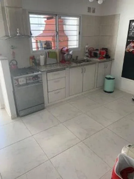 VENTA DUPLEX 4 AMBIENTES CON PATIO Y COCHERA ITUZAINGO - Imagen 5