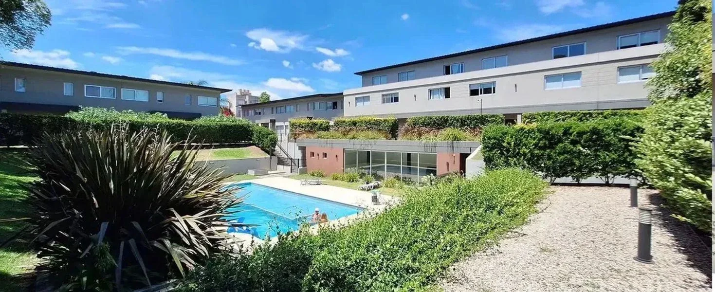 ALQUILER DUPLEX 3 AMBIENTES CON PATIO Y COCHERA MORON - Imagen 1