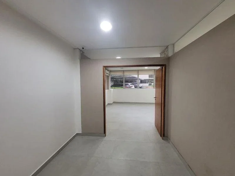 ALQUILER OFICINA COMERCIAL PARQUE LELOIR CON COCHERA - Imagen 4