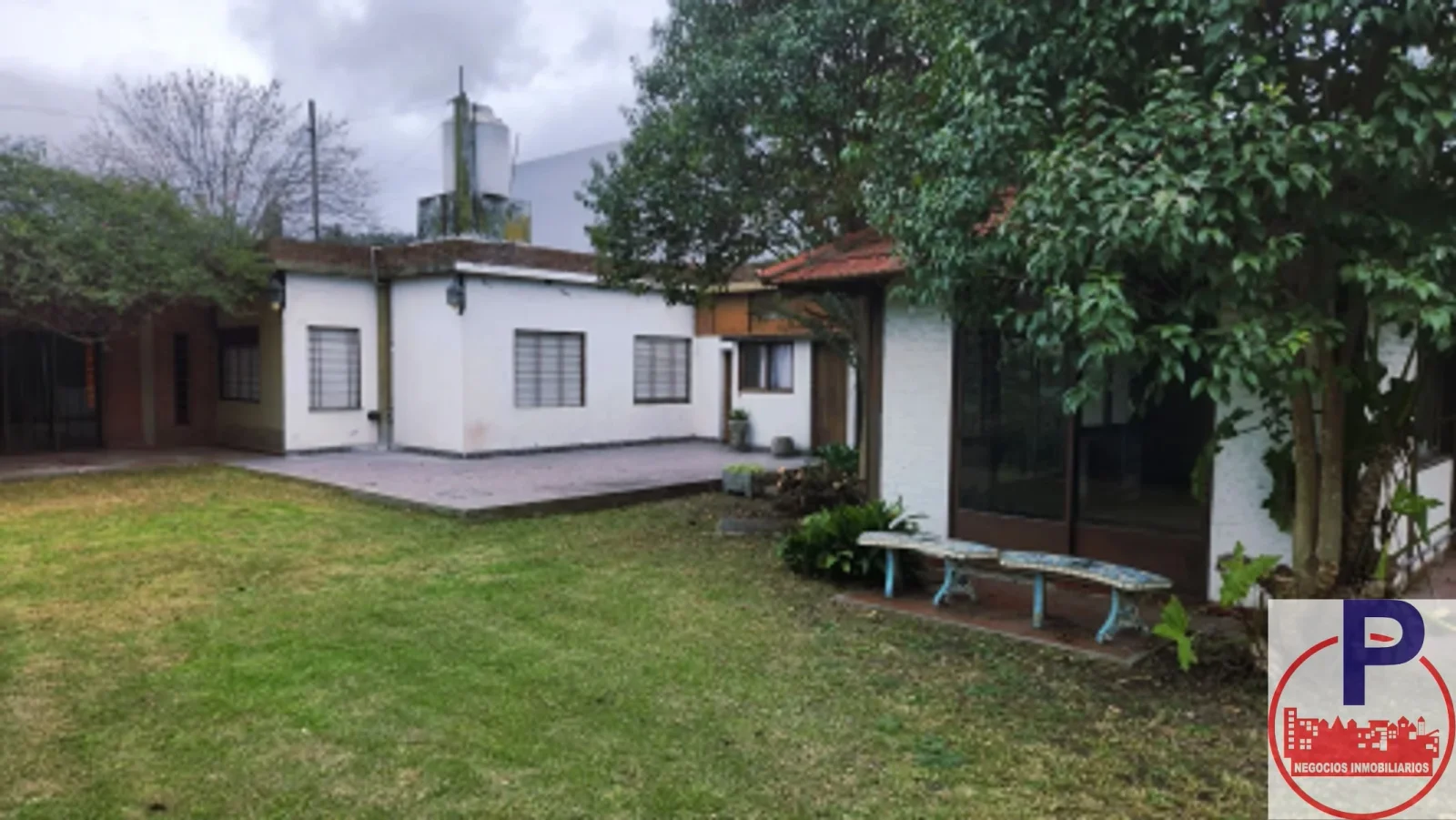 VENTA CASA 4 AMBIENTES CON JARDIN Y COCHERA CASTELAR - Imagen 3