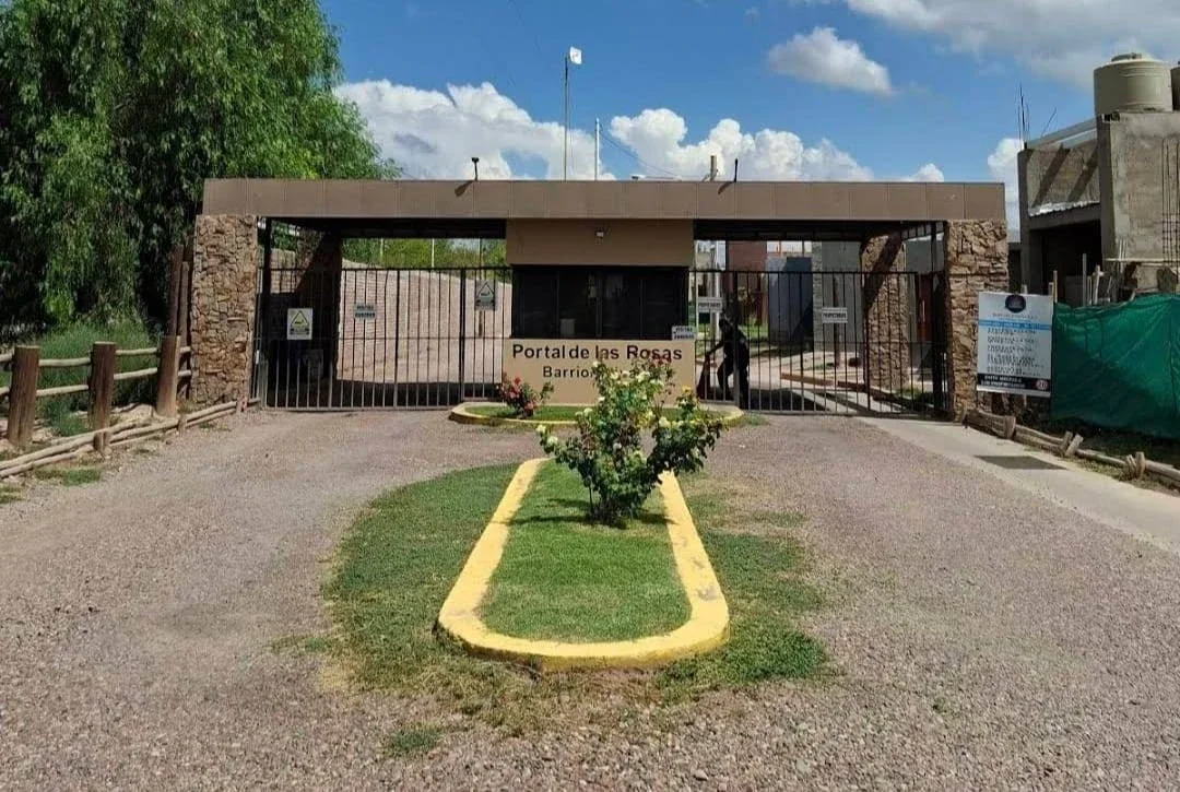 Casa en venta c/ cochera en Jesús Nazareno - Imagen 1