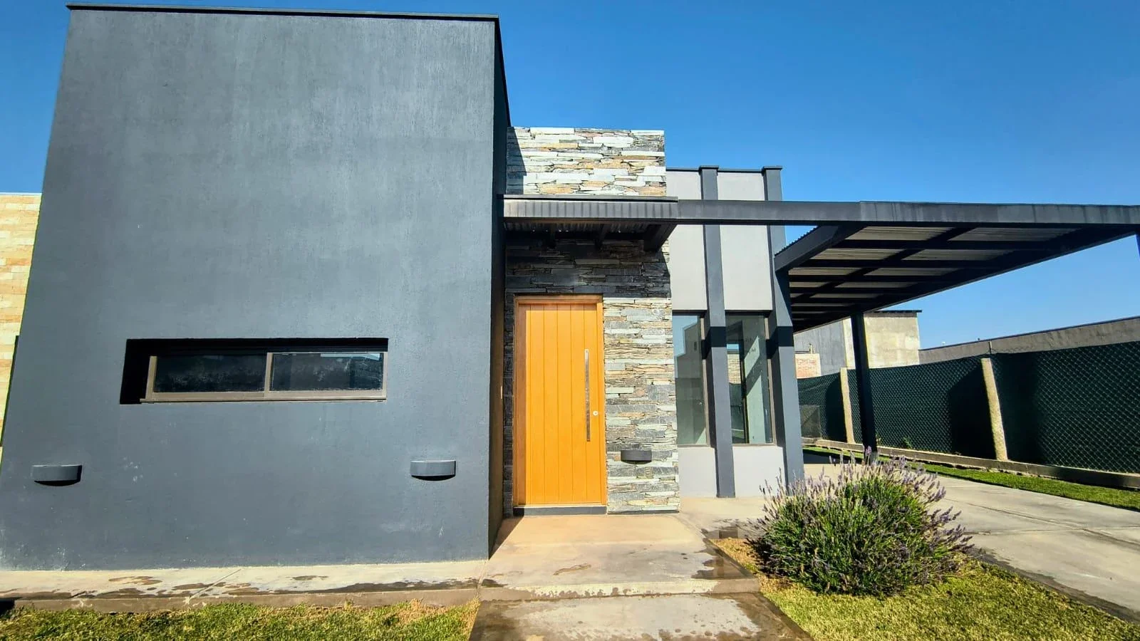 Casa en alquiler c/ cochera en Otros barrios - Imagen 2