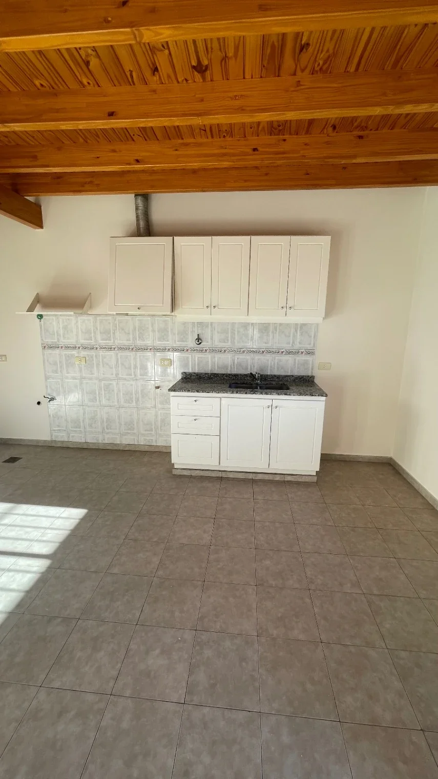 Departamento en alquiler c/ cochera en Rodeo de la Cruz - Imagen 1