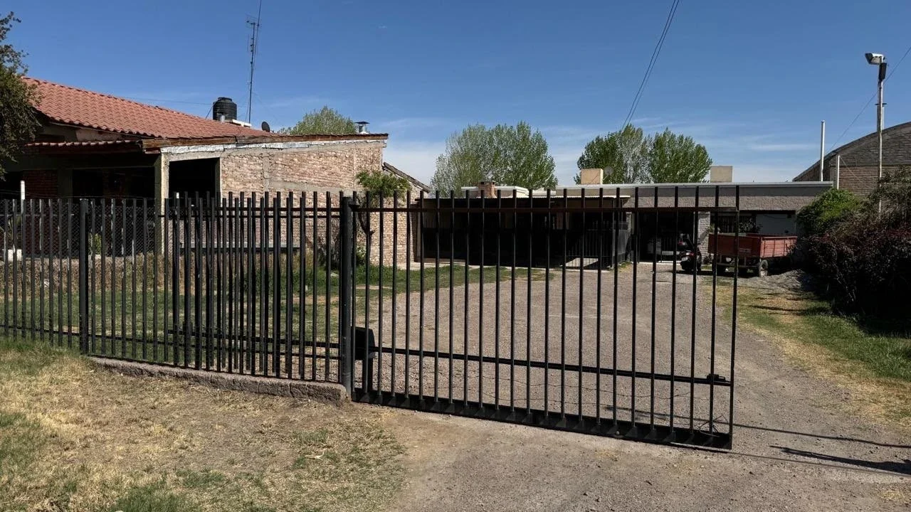 Casa en alquiler c/ cochera en Los Corralitos - Imagen 1