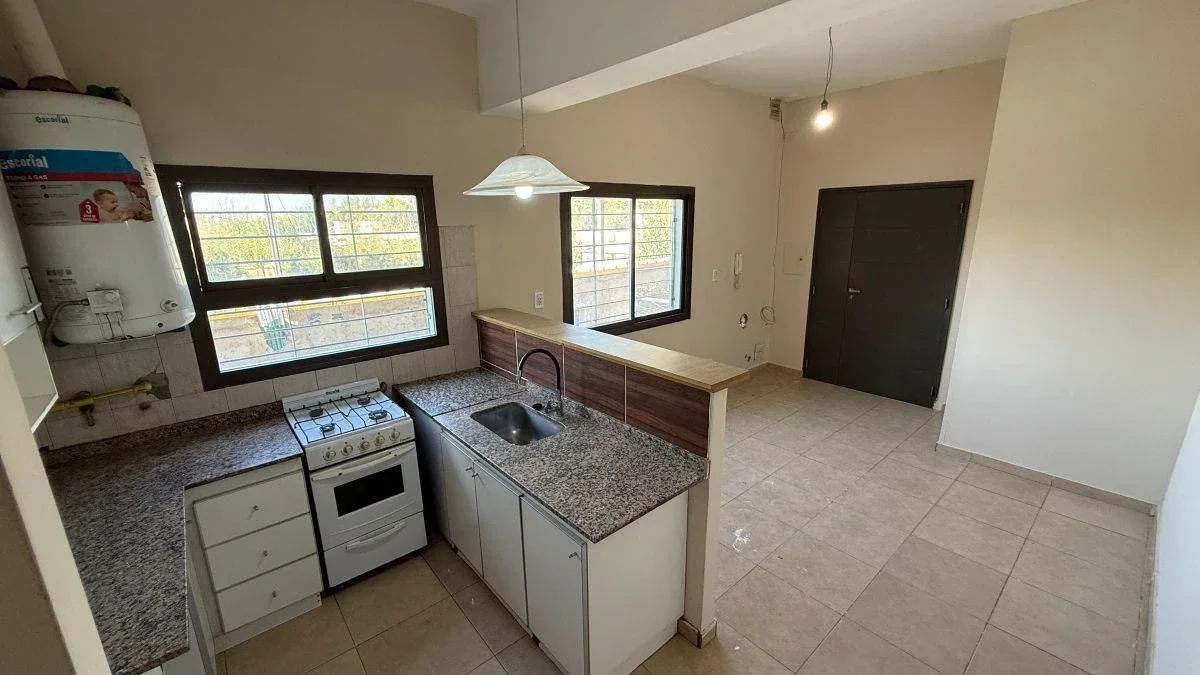 Departamento en alquiler c/ cochera en Los Corralitos - Imagen 1