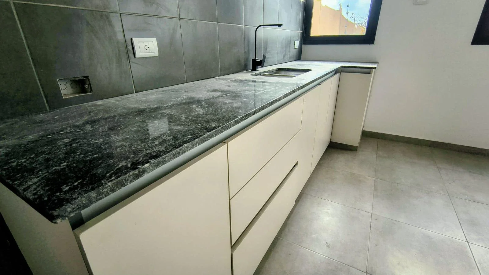 Departamento en alquiler c/ cochera en Villa Nueva - Imagen 4