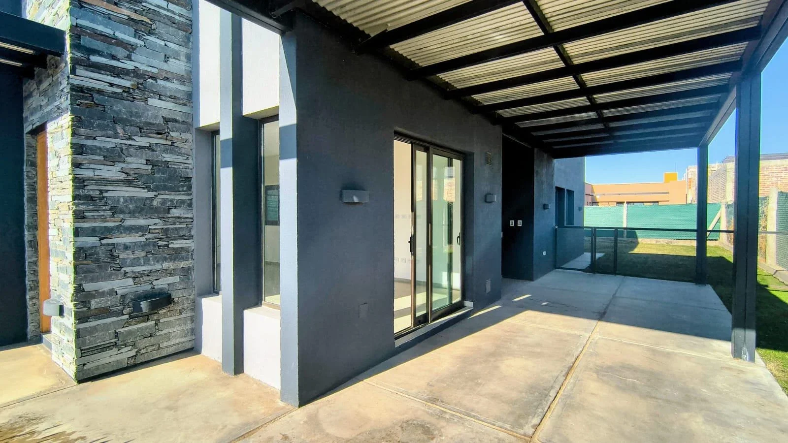 Casa en alquiler c/ cochera en Otros barrios - Imagen 3
