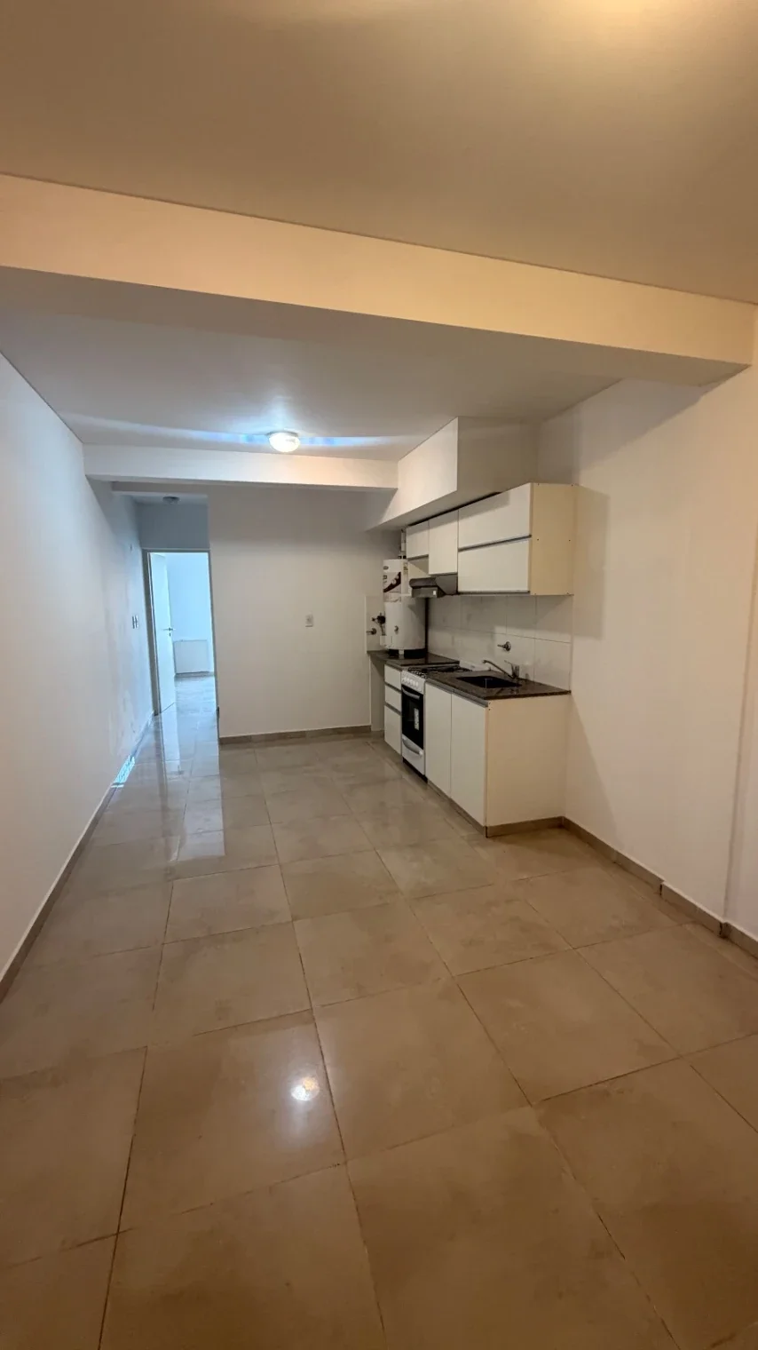 Departamento en alquiler c/ cochera en Godoy Cruz - Imagen 1