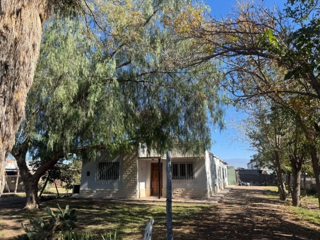 Casa en alquiler c/ cochera en Colonia Segovia - Imagen 1