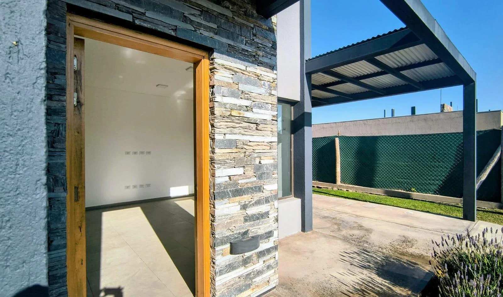 Casa en alquiler c/ cochera en Otros barrios - Imagen 4