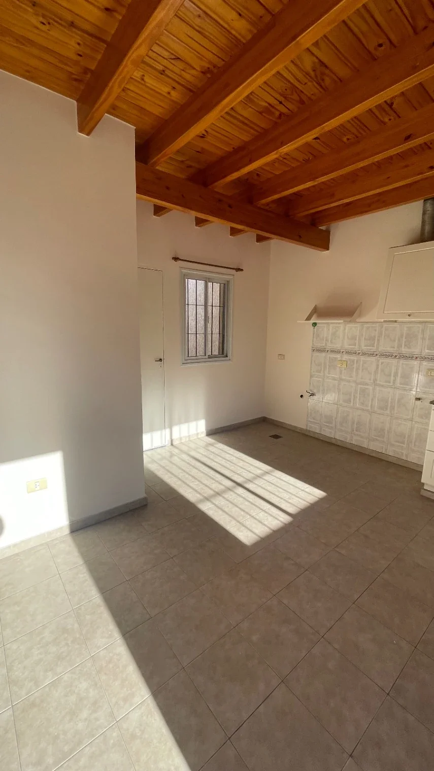 Departamento en alquiler c/ cochera en Rodeo de la Cruz - Imagen 2
