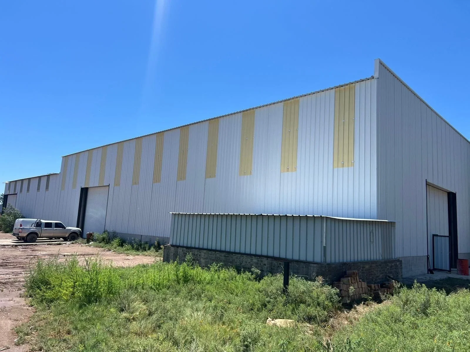 Galpón en venta de 3200m2 ubicado en El Plumerillo - Imagen 1