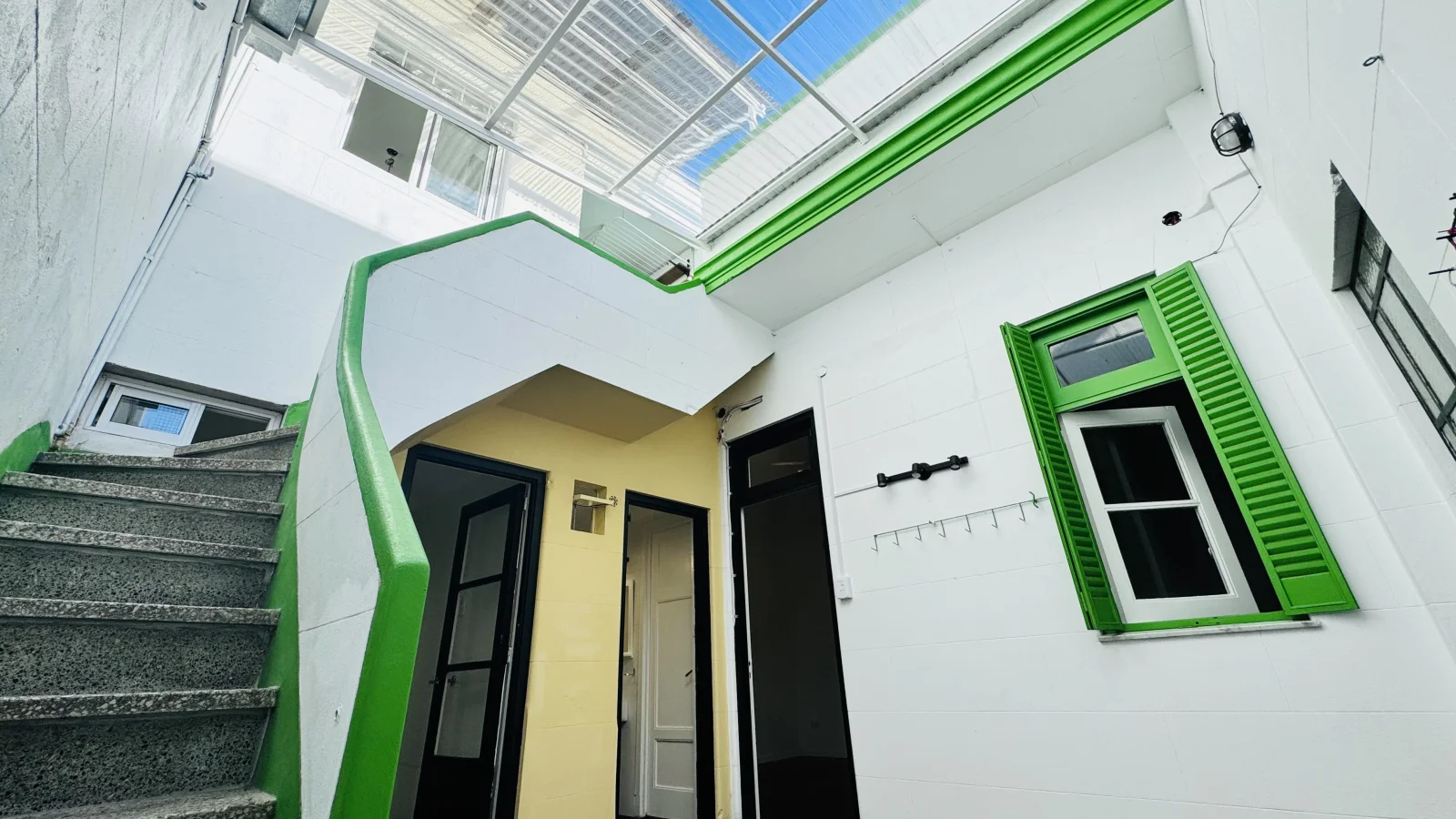 ALQUILER PH 3 AMBIENTES CON ESCRITORIO Y TERRAZA - Imagen 2