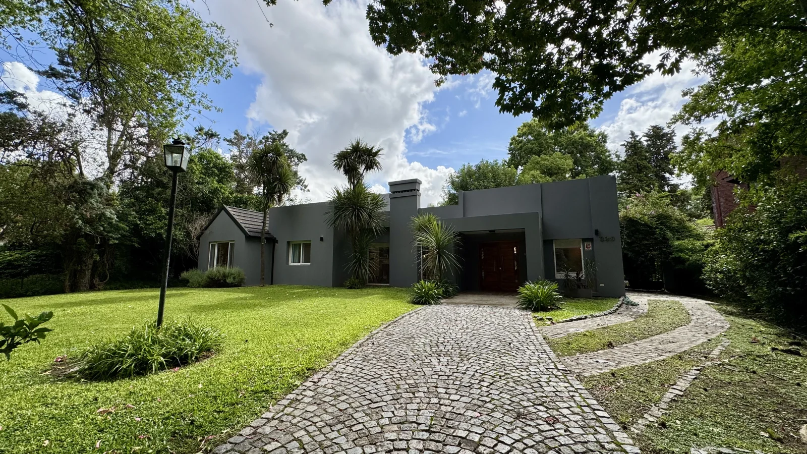 VENTA CASA 4 AMBIENTES CON PILETA EN SAN CARLOS COUNTRY - Imagen 1