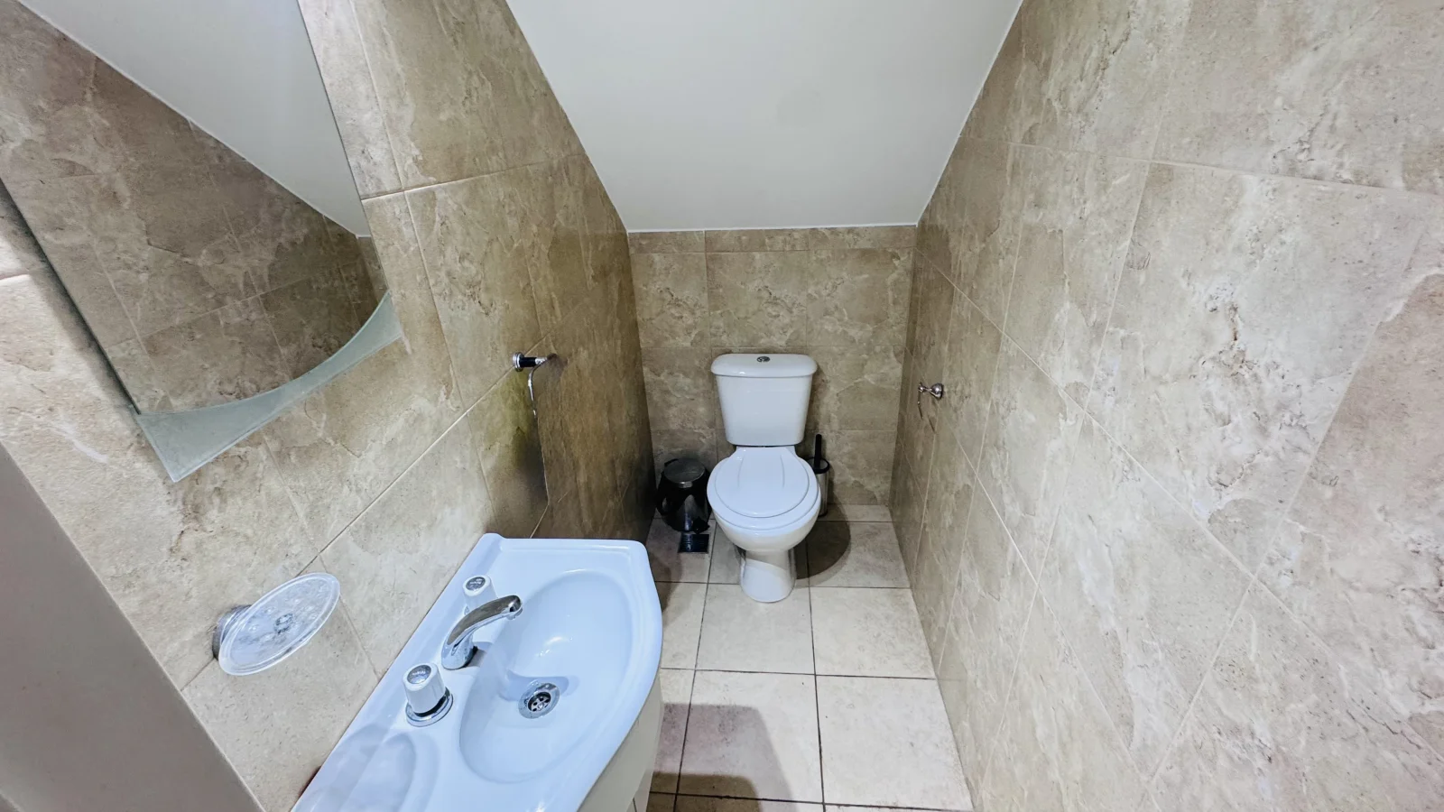 VENTA DUPLEX 3 AMBIENTES CON COCHERA Y PATIO SIN EXPENSAS SAENZ PEÑA - Imagen 3