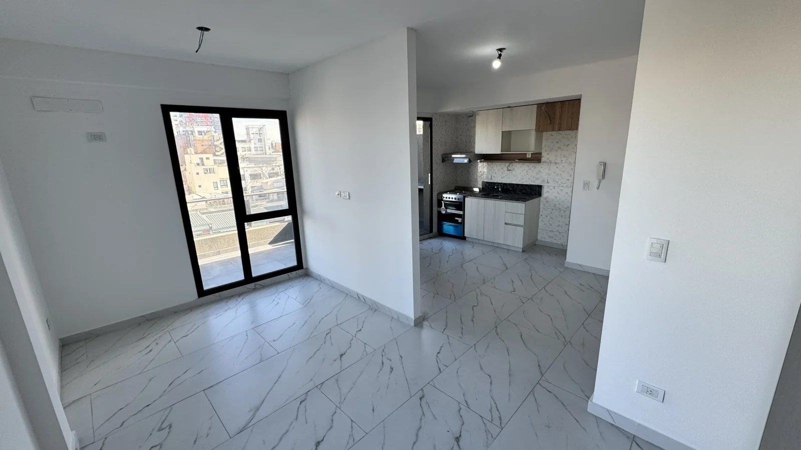 VENTA DEPARTAMENTO MONOAMBIENTE DIVIDIDO CON BALCON ATERRAZADO EN BARRACAS - Imagen 2