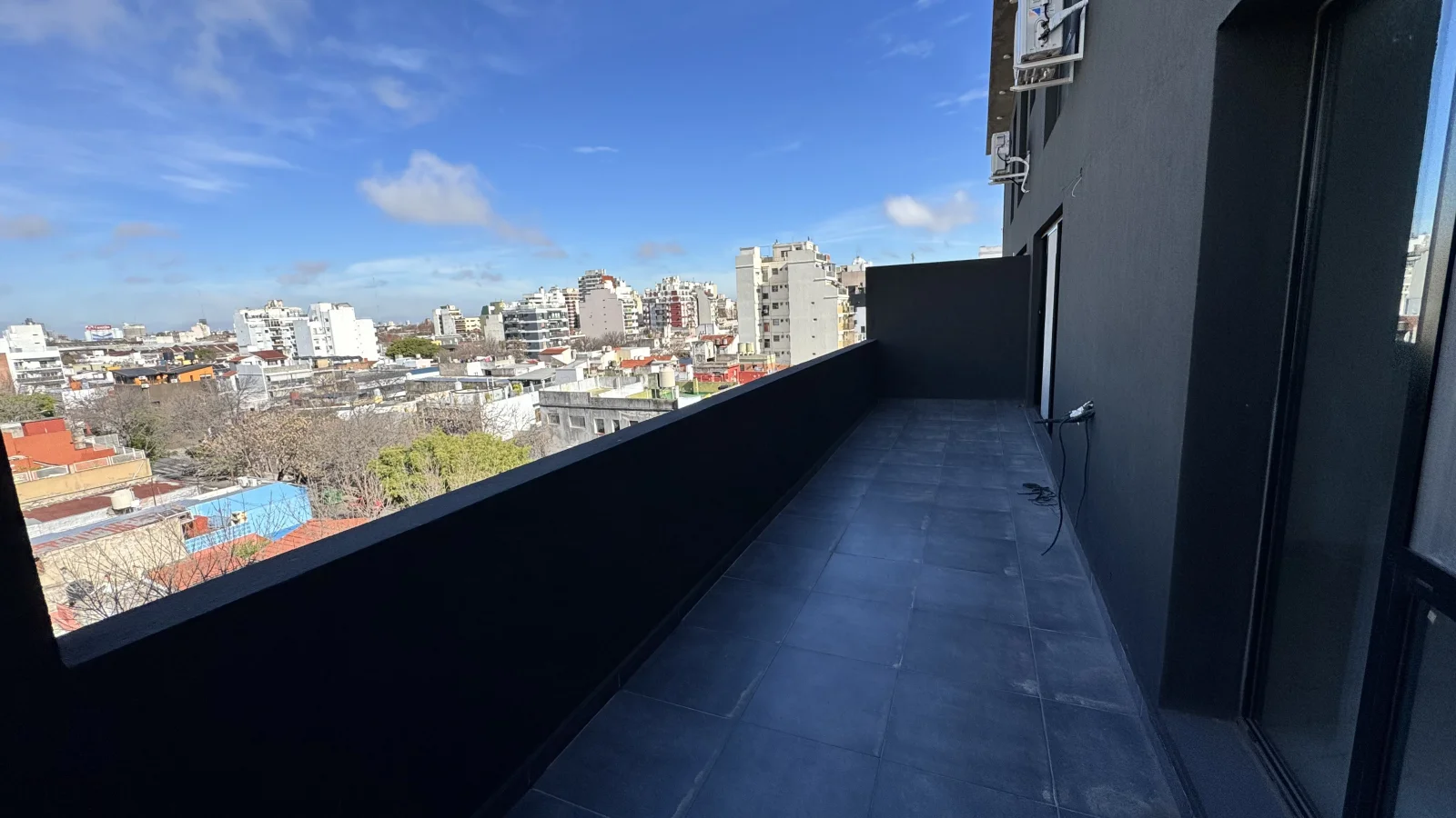 VENTA DEPARTAMENTO MONOAMBIENTE DIVIDIDO CON BALCON ATERRAZADO EN BARRACAS - Imagen 1