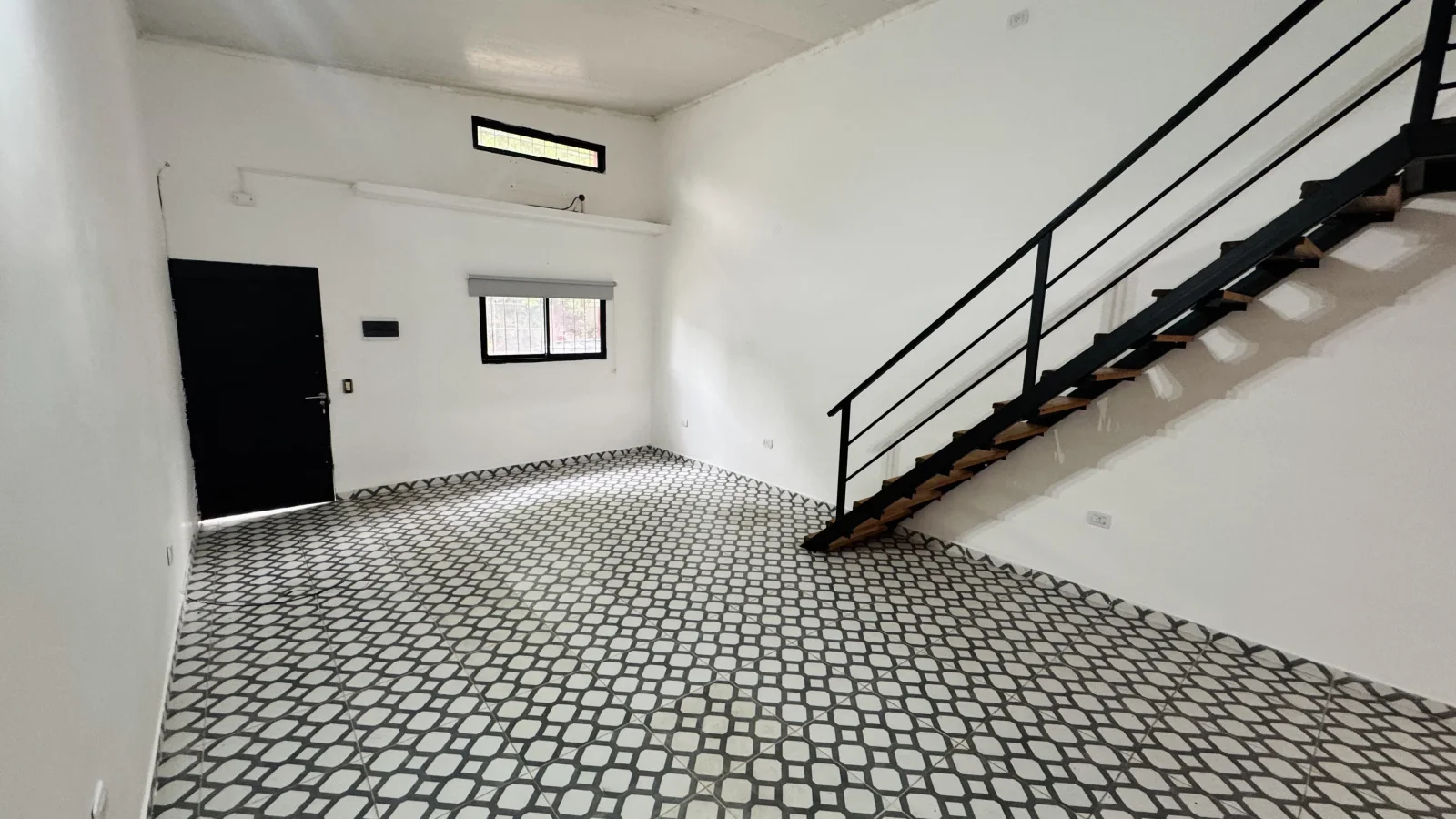 ALQUILER PH MONOAMBIENTE EN DUPLEX CON PATIO EN VILLA LYNCH SAN MARTIN - Imagen 1