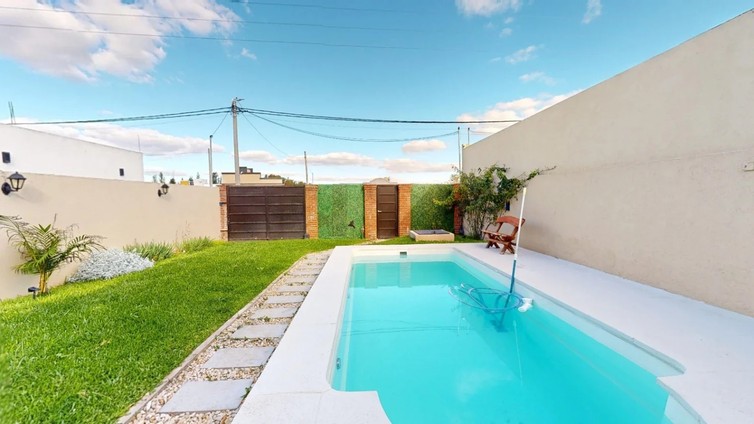 VENTA CASA 3 AMBIENTES CON PILETA QUINCHO Y COCHERA EN PETION CAÑUELAS - Imagen 2