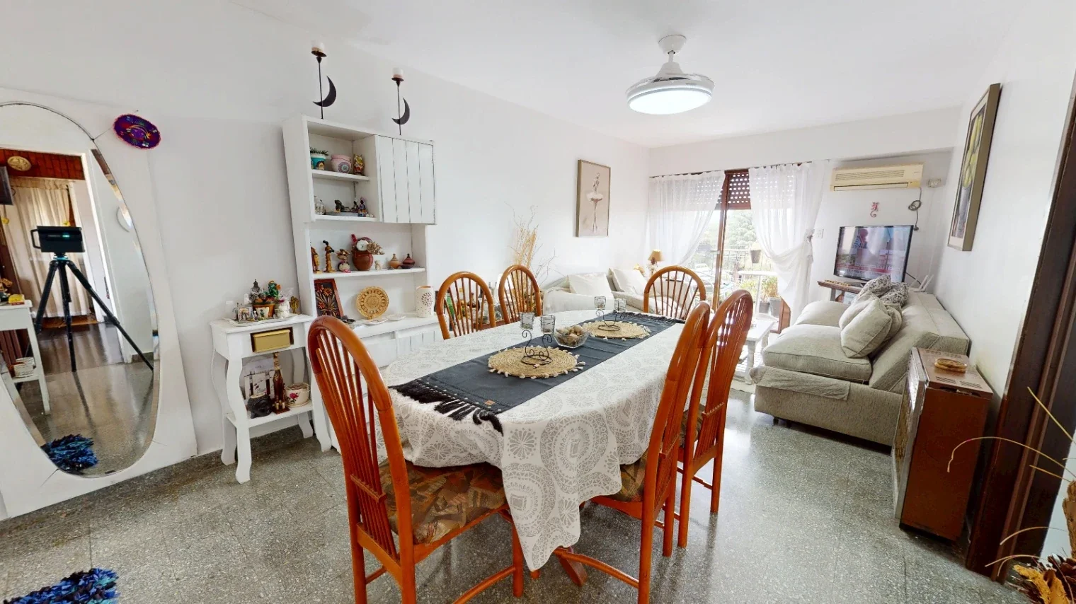 VENTA DEPARTAMENTO  3 AMBIENTES CON BALCON Y COCHERA DESCUBIERTA EN MARTINEZ - Imagen 2
