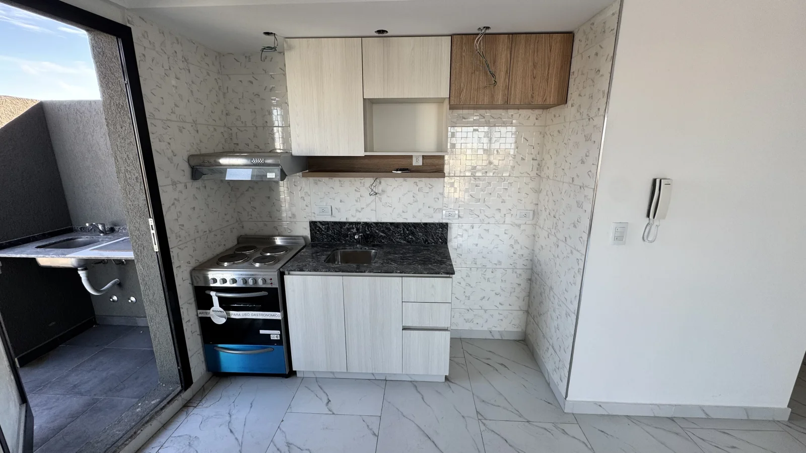 VENTA DEPARTAMENTO MONOAMBIENTE DIVIDIDO CON BALCON ATERRAZADO EN BARRACAS - Imagen 3