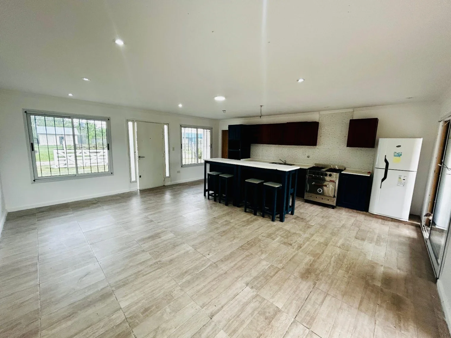 VENTA CASA 4 AMBIENTES CON PILETA Y COCHERA EN BARRIO LOS CAMPITOS CAÑUELAS - Imagen 5