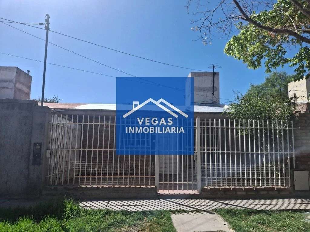 Casa en alquiler c/ cochera en Jesús Nazareno - Imagen 1