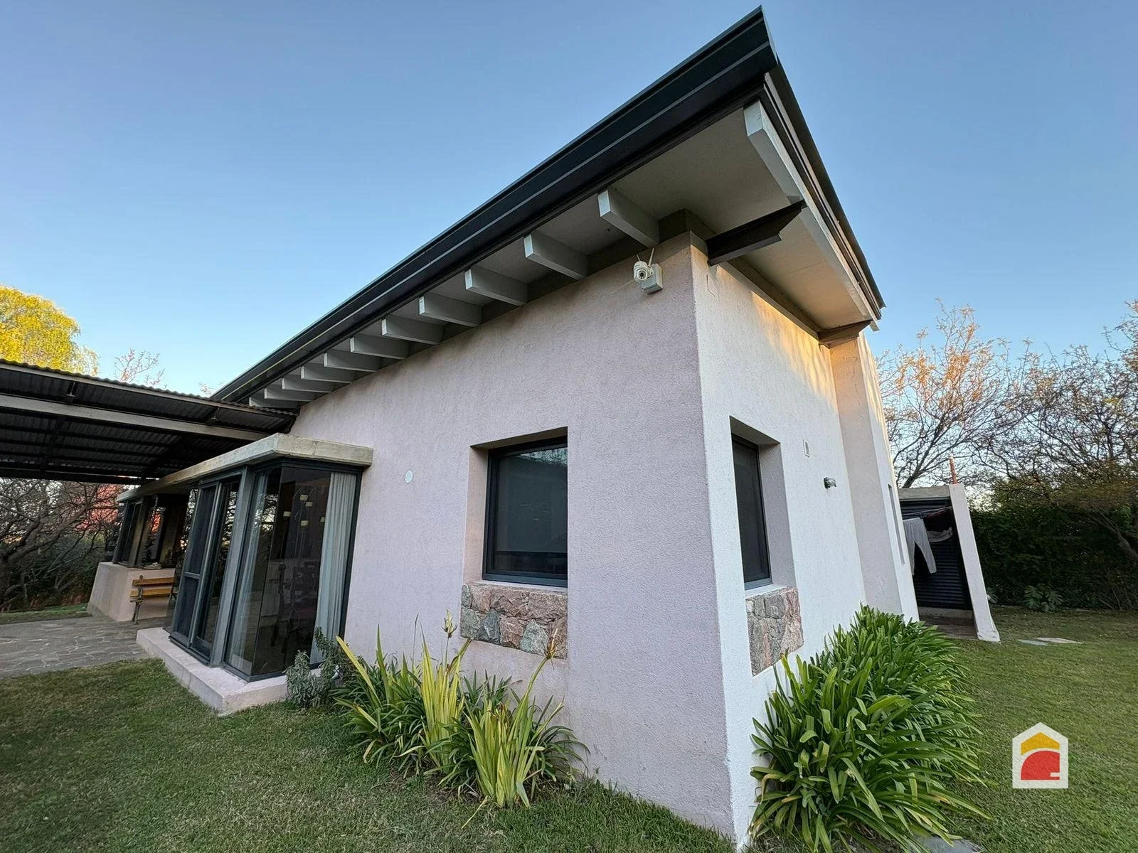 Casa en venta c/ cochera en Mendiolaza - Imagen 1