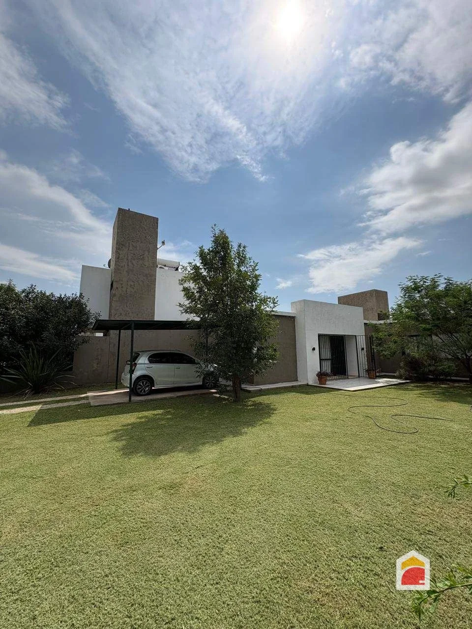 Casa en venta c/ cochera en Villa Allende - Imagen 1
