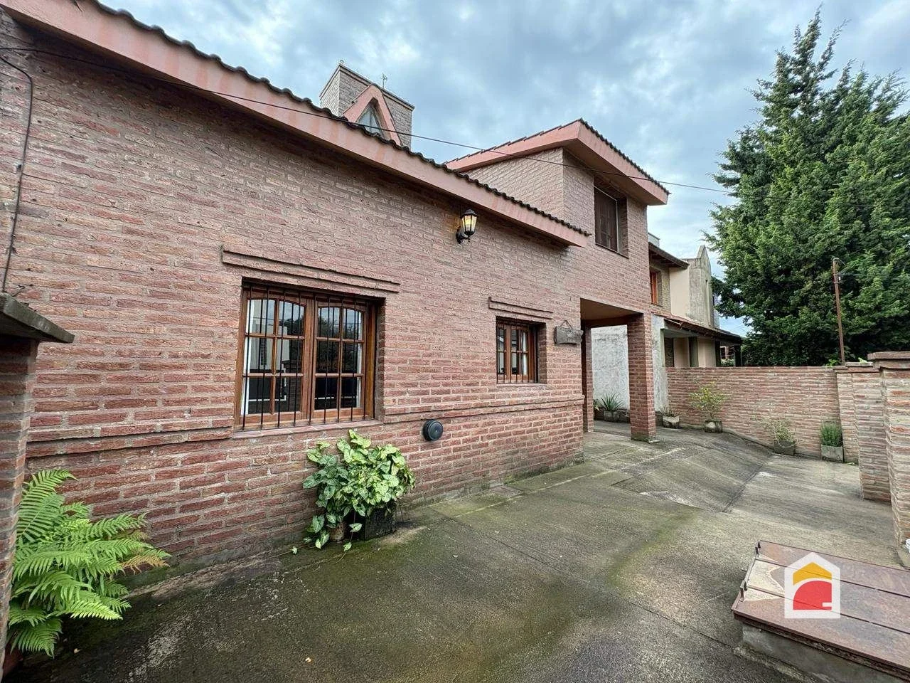 Casa en venta c/ cochera en Mendiolaza - Imagen 1