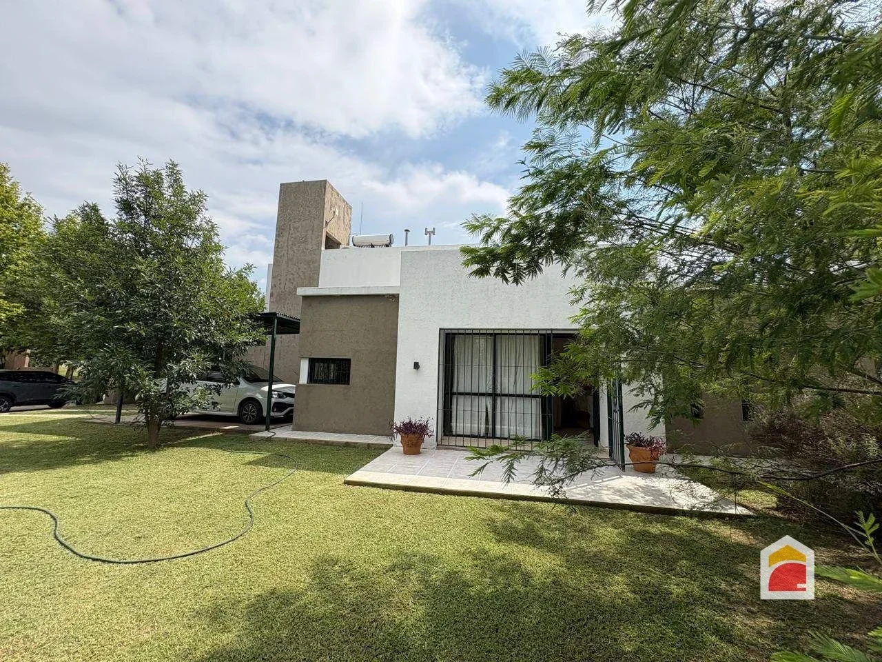 Casa en venta c/ cochera en Villa Allende - Imagen 3
