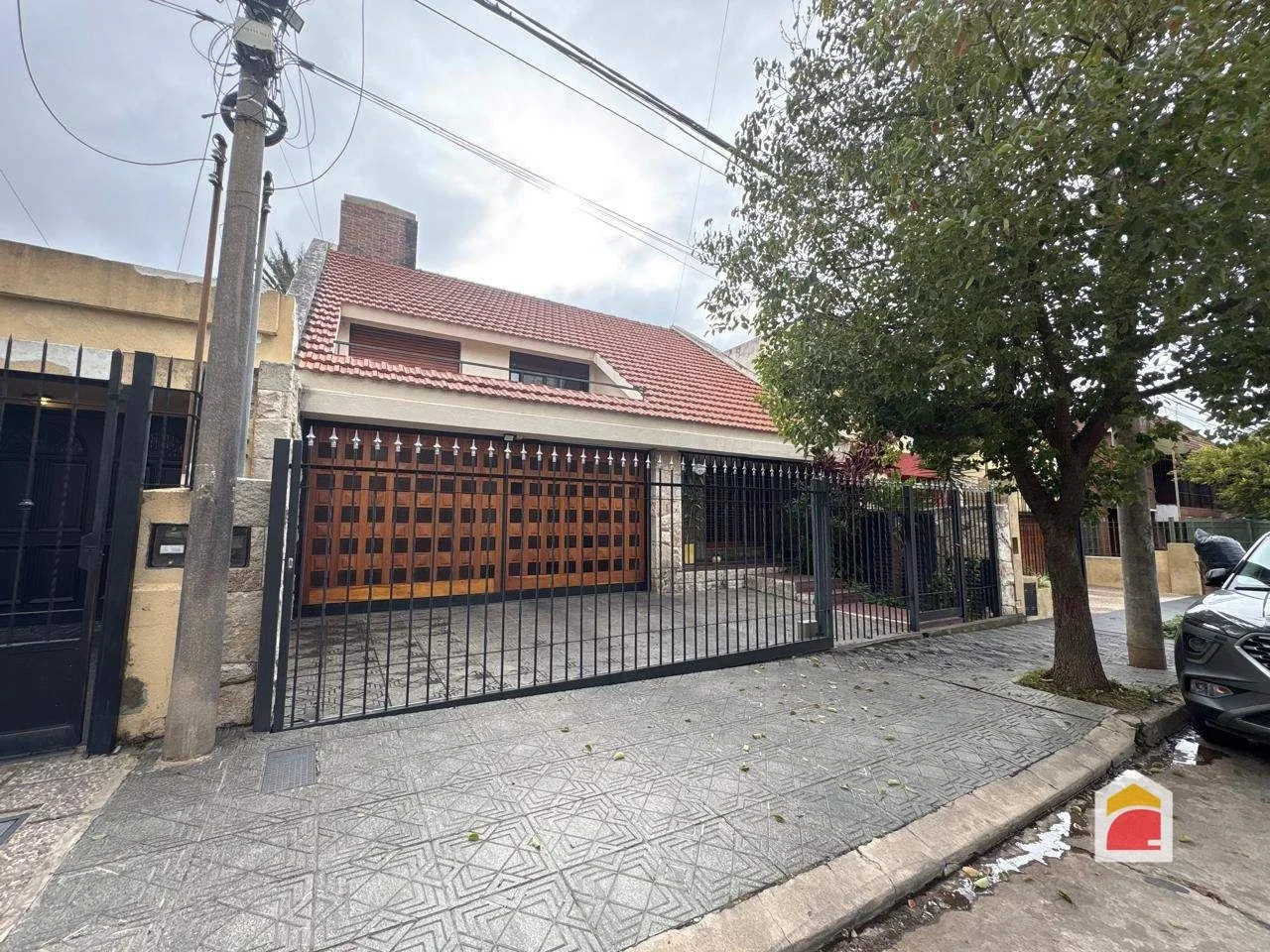 B° Maipú Segunda Sección, hermosa casa de 4 dorm y piscina - Imagen 3