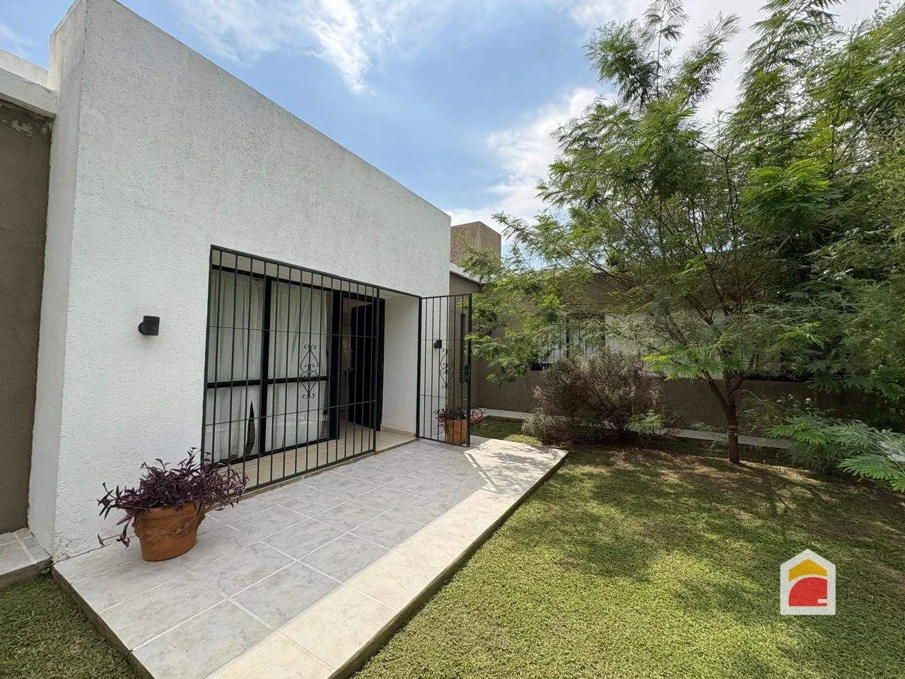 Casa en venta c/ cochera en Villa Allende - Imagen 2