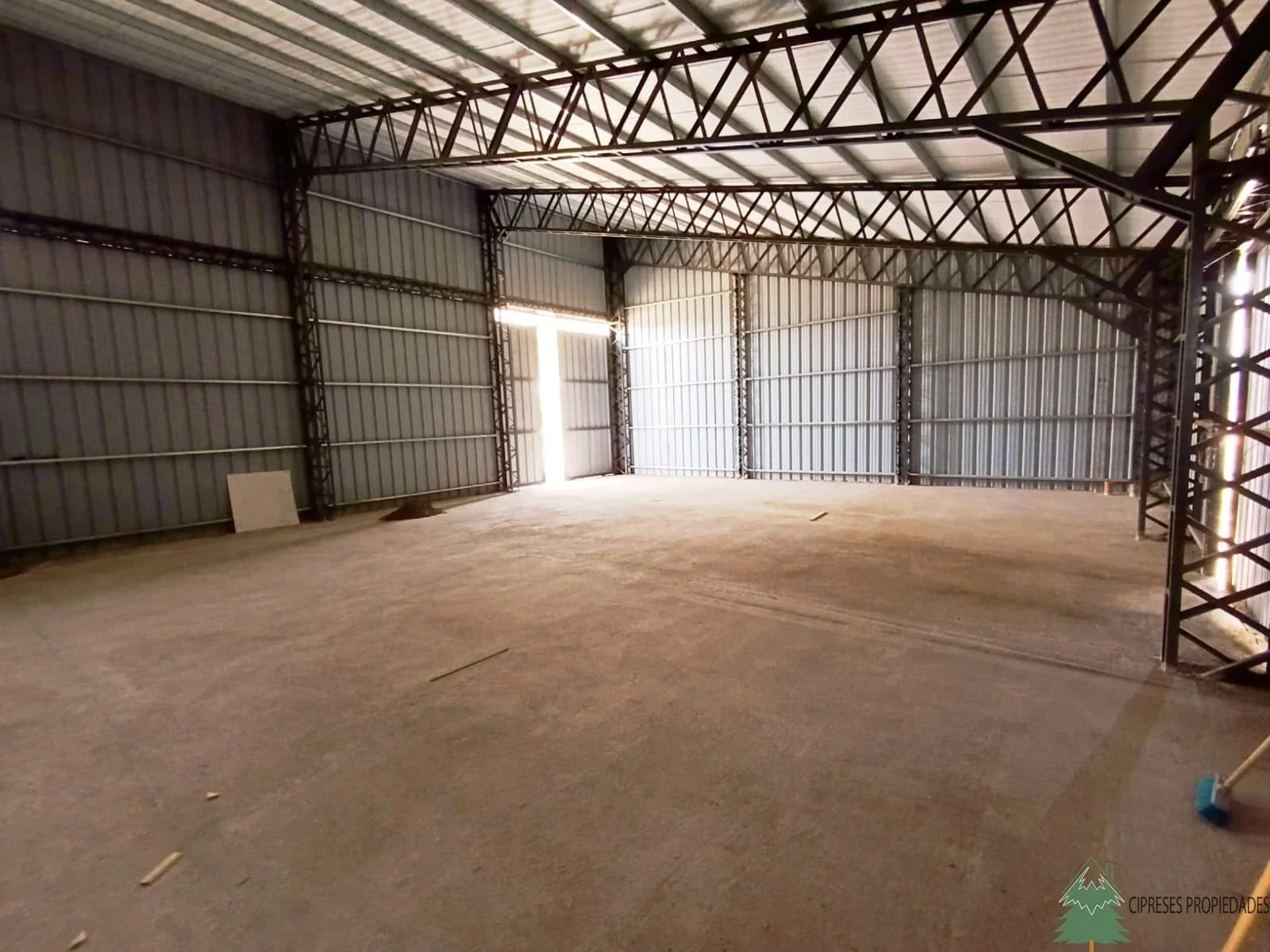Galpón de 200m2 - San Martin de los Andes - Imagen 2