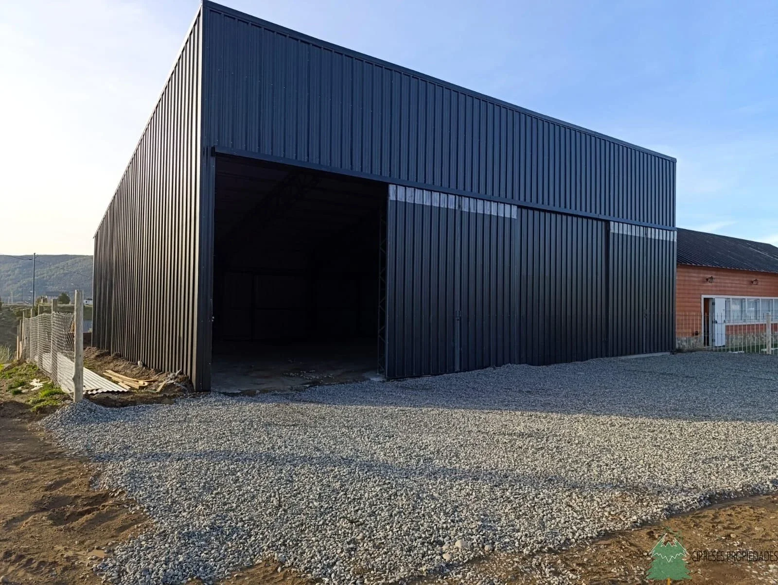 Galpón de 200m2 - San Martin de los Andes - Imagen 3