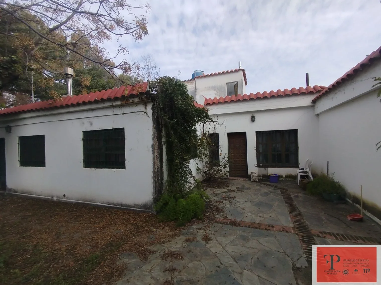 Amplia casa en venta en Las Tapias,  frente al arroyo. - Imagen 4