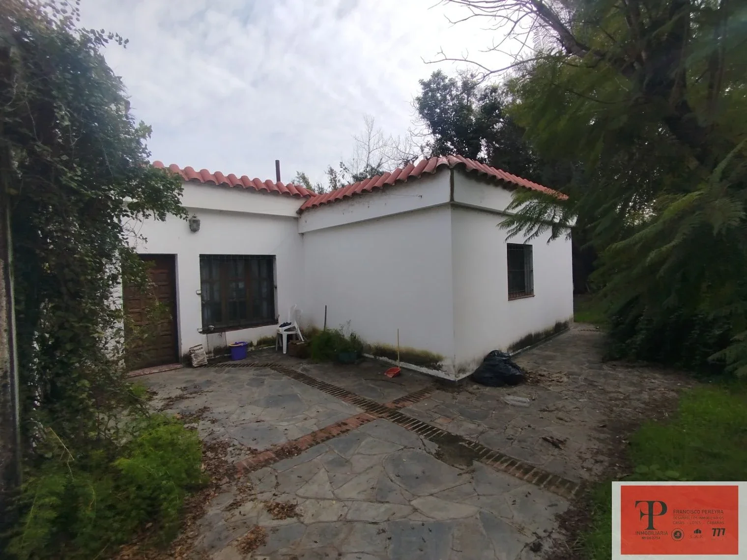 Amplia casa en venta en Las Tapias,  frente al arroyo. - Imagen 5