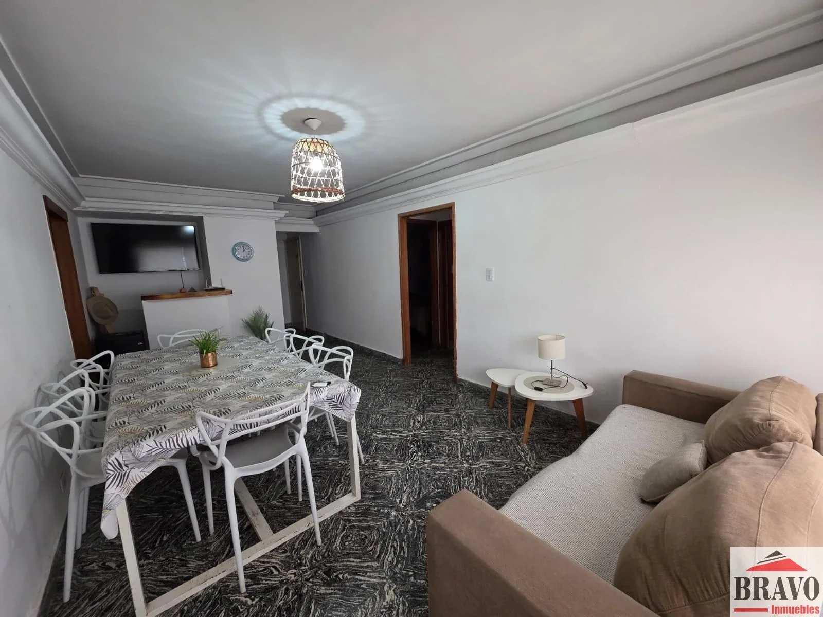Chalet en venta c/ cochera en Zona Centro - Imagen 2