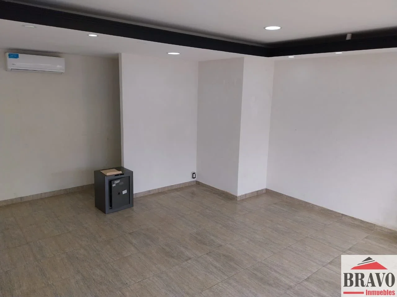 RESERVADO Local comercial en alquiler | sobre Avenida 3 | Alto tránsito, alta visibilidad - Imagen 4