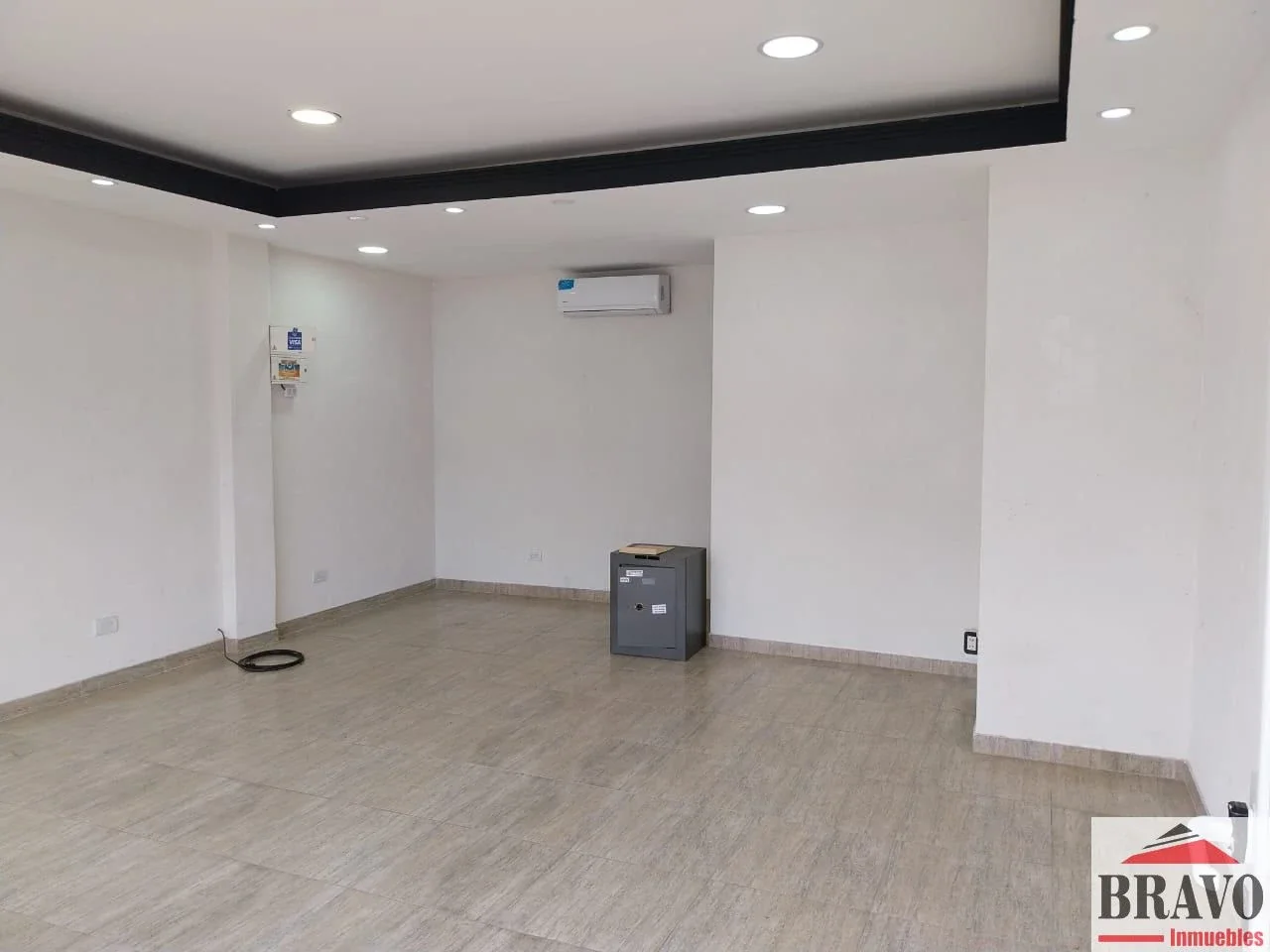 RESERVADO Local comercial en alquiler | sobre Avenida 3 | Alto tránsito, alta visibilidad - Imagen 3