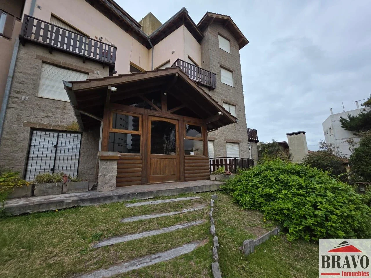 En venta departamento 3 ambientes, c/ cochera en Zona Centro - Imagen 2