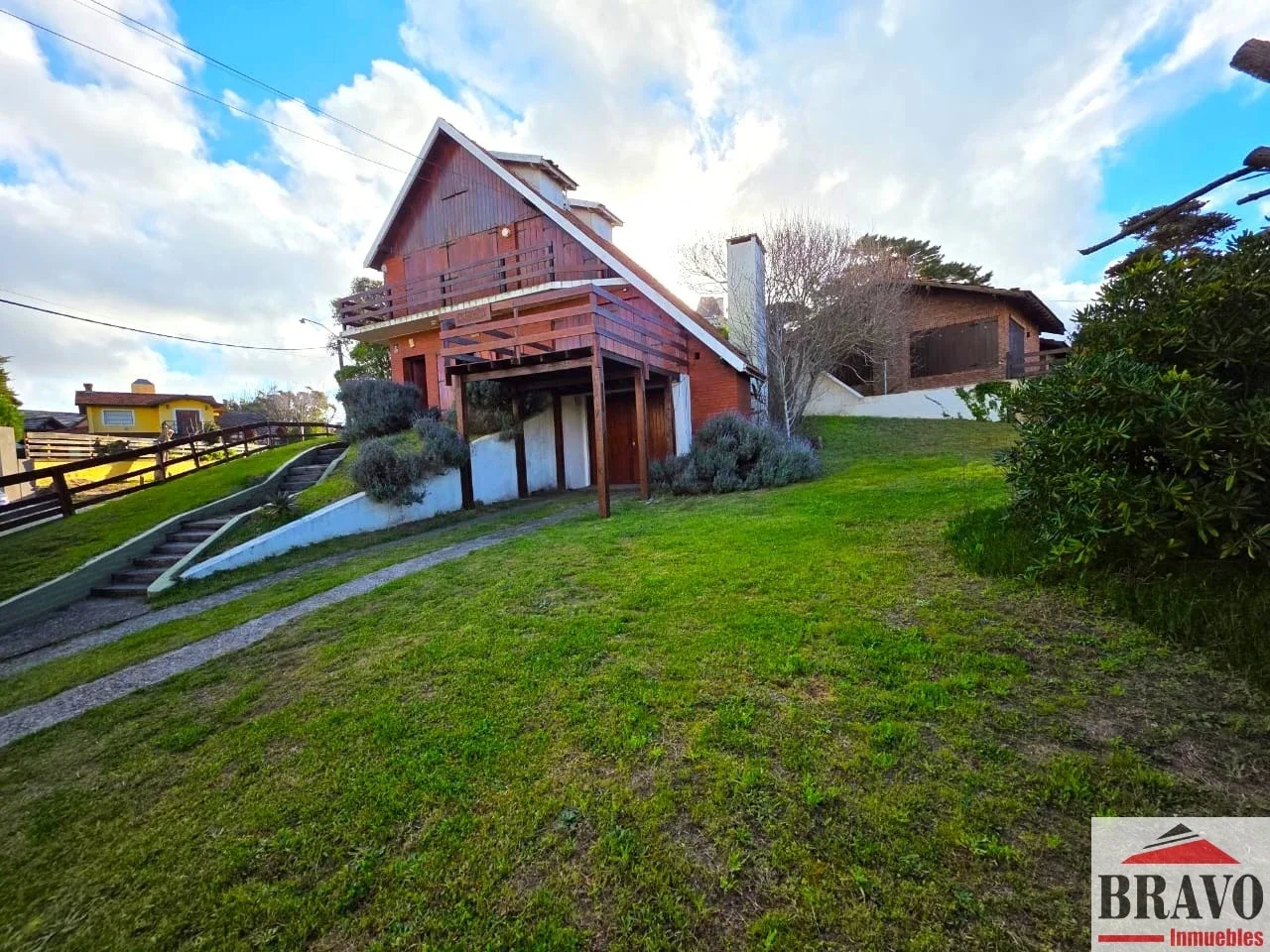 Chalet en venta c/ cochera en Zona Sur - Imagen 2