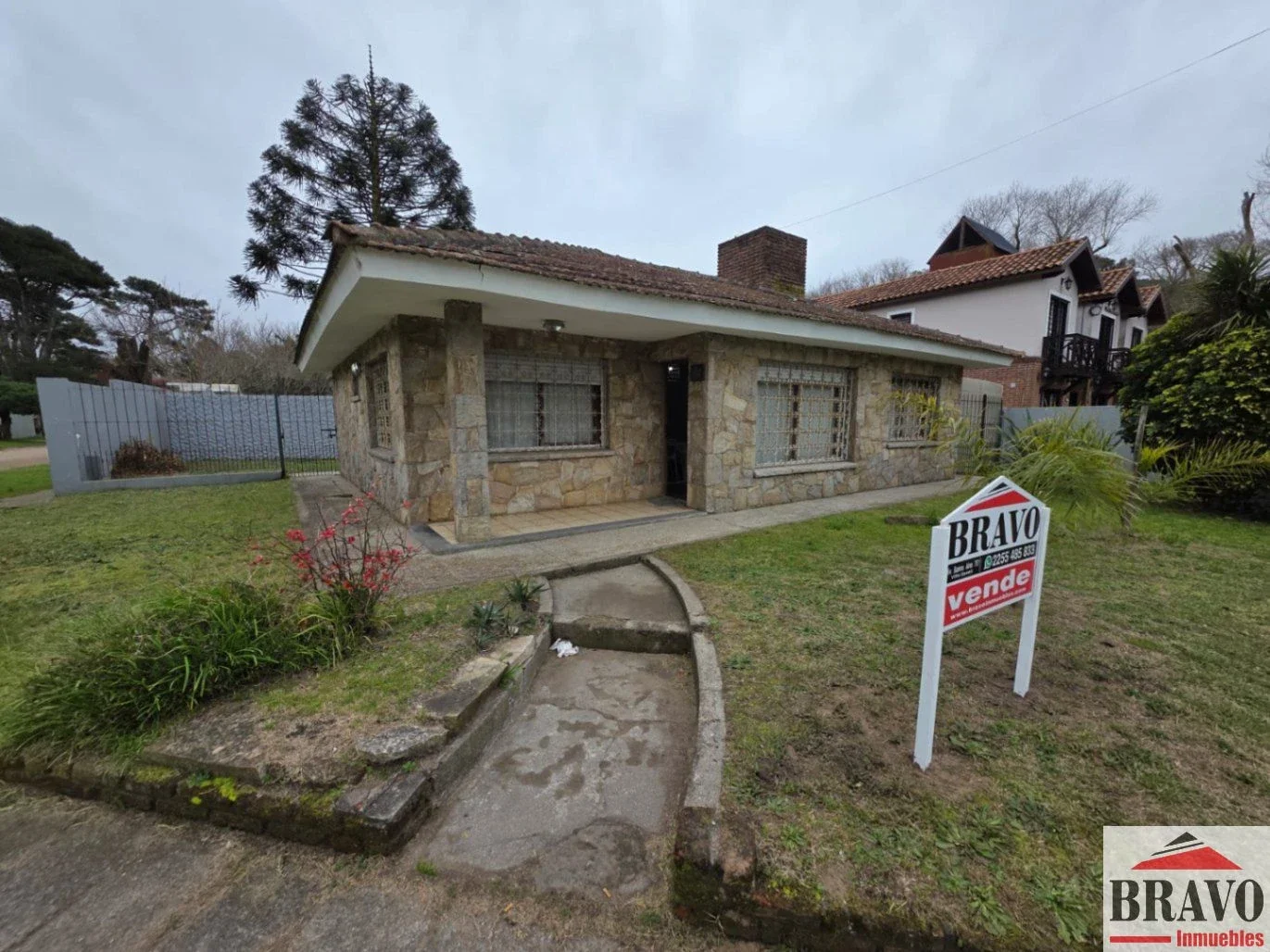 Chalet en venta c/ cochera en Zona Centro - Imagen 1