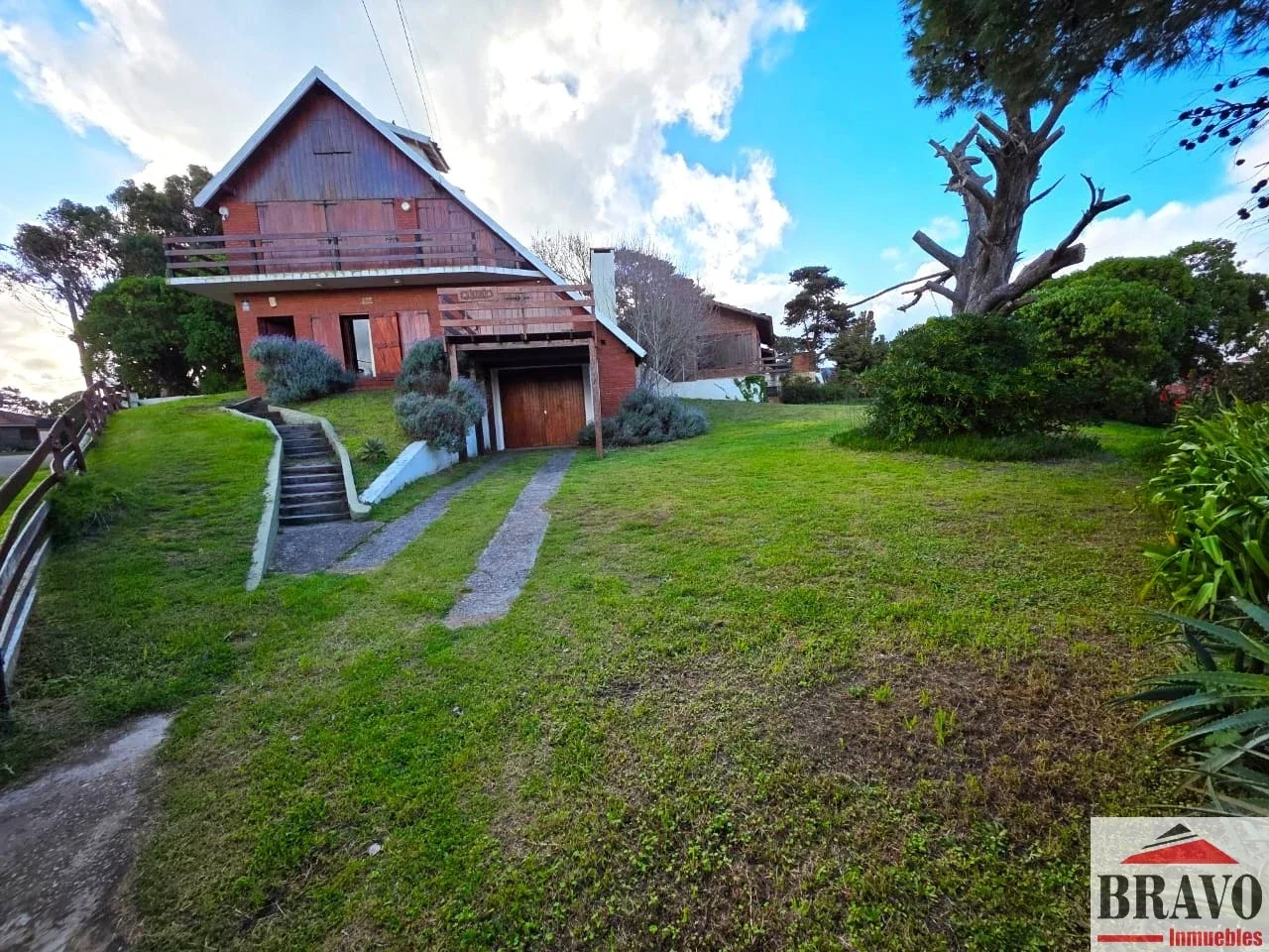 Chalet en venta c/ cochera en Zona Sur - Imagen 1
