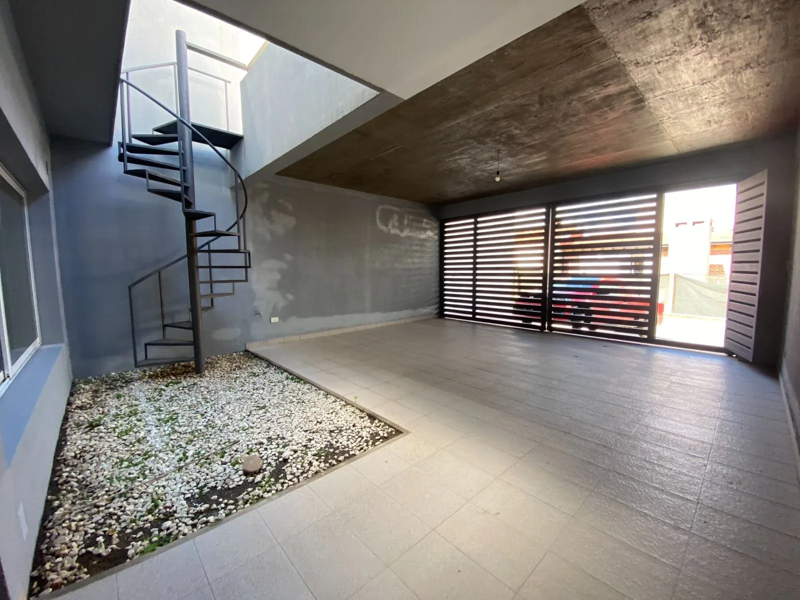 Dúplex A LA VENTA de 3 dormitorios c/ cochera Bº Bajo la Viña - Imagen 2