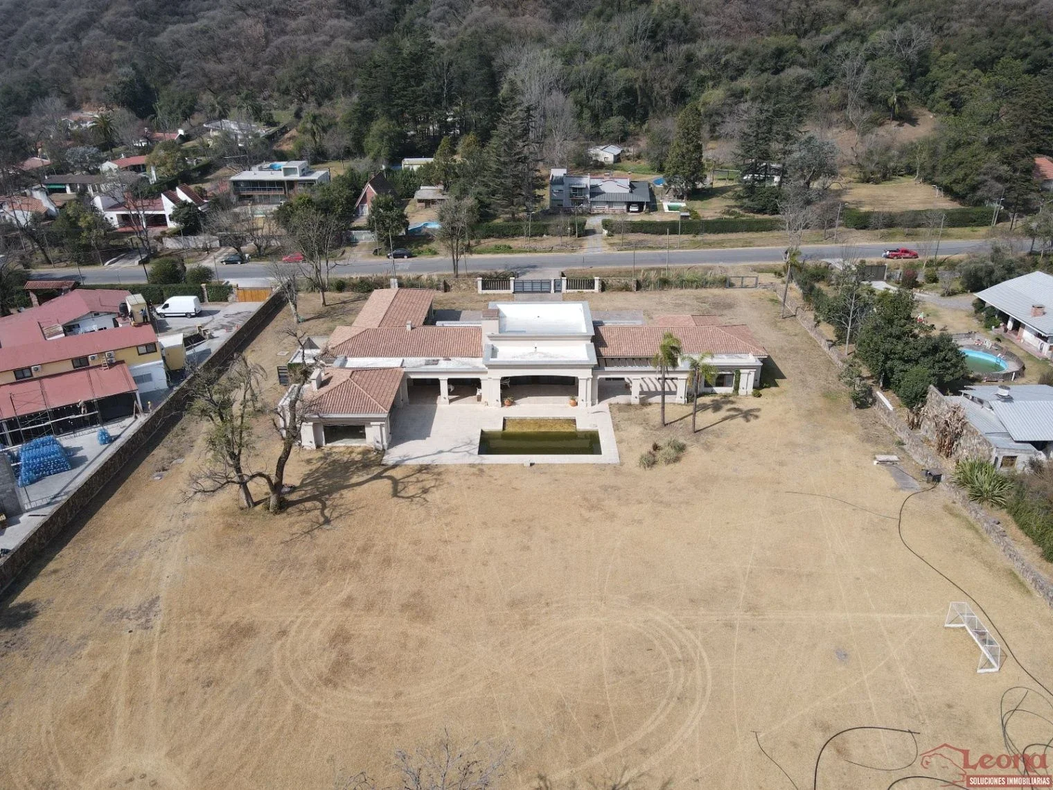 Casa en alquiler 4 dorm c/ cochera en Los Nogales - Imagen 2