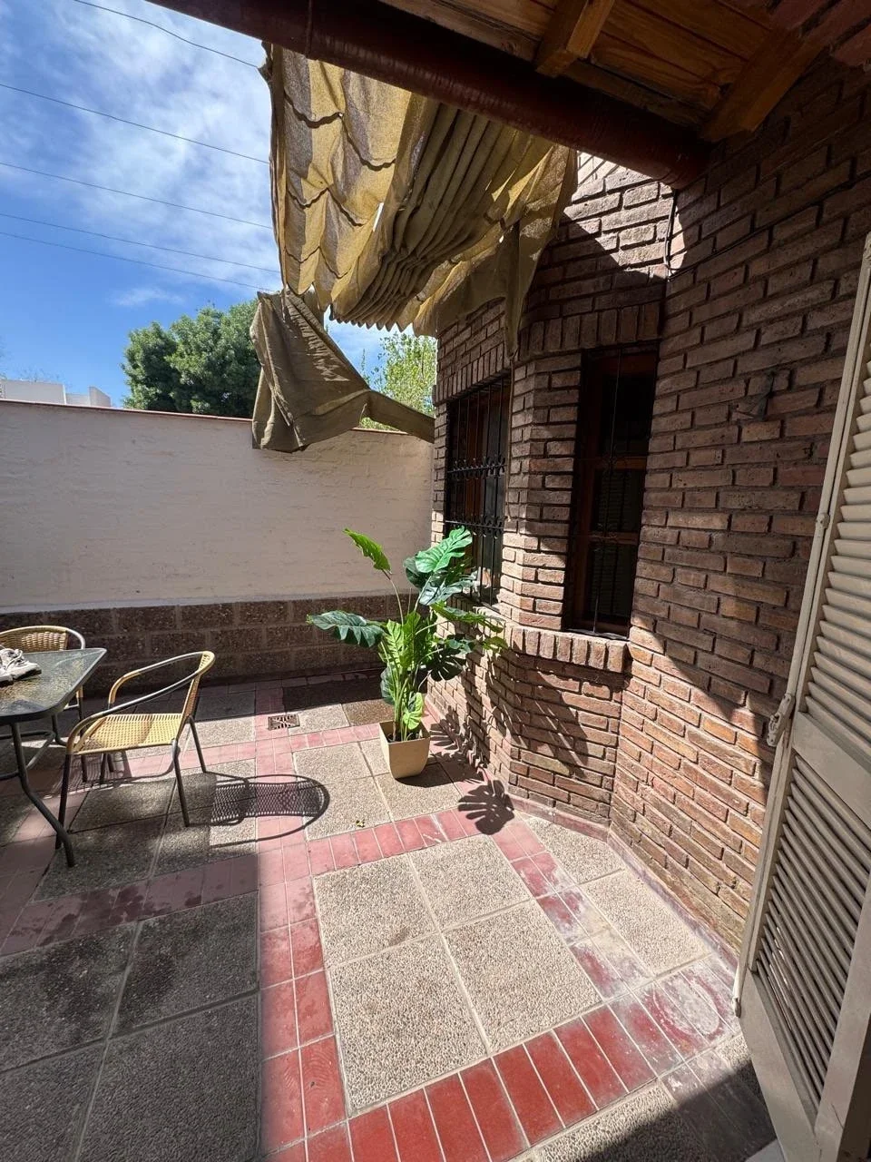 Casa en venta c/ cochera en 4.ª Sección Área Fundacional - Imagen 3