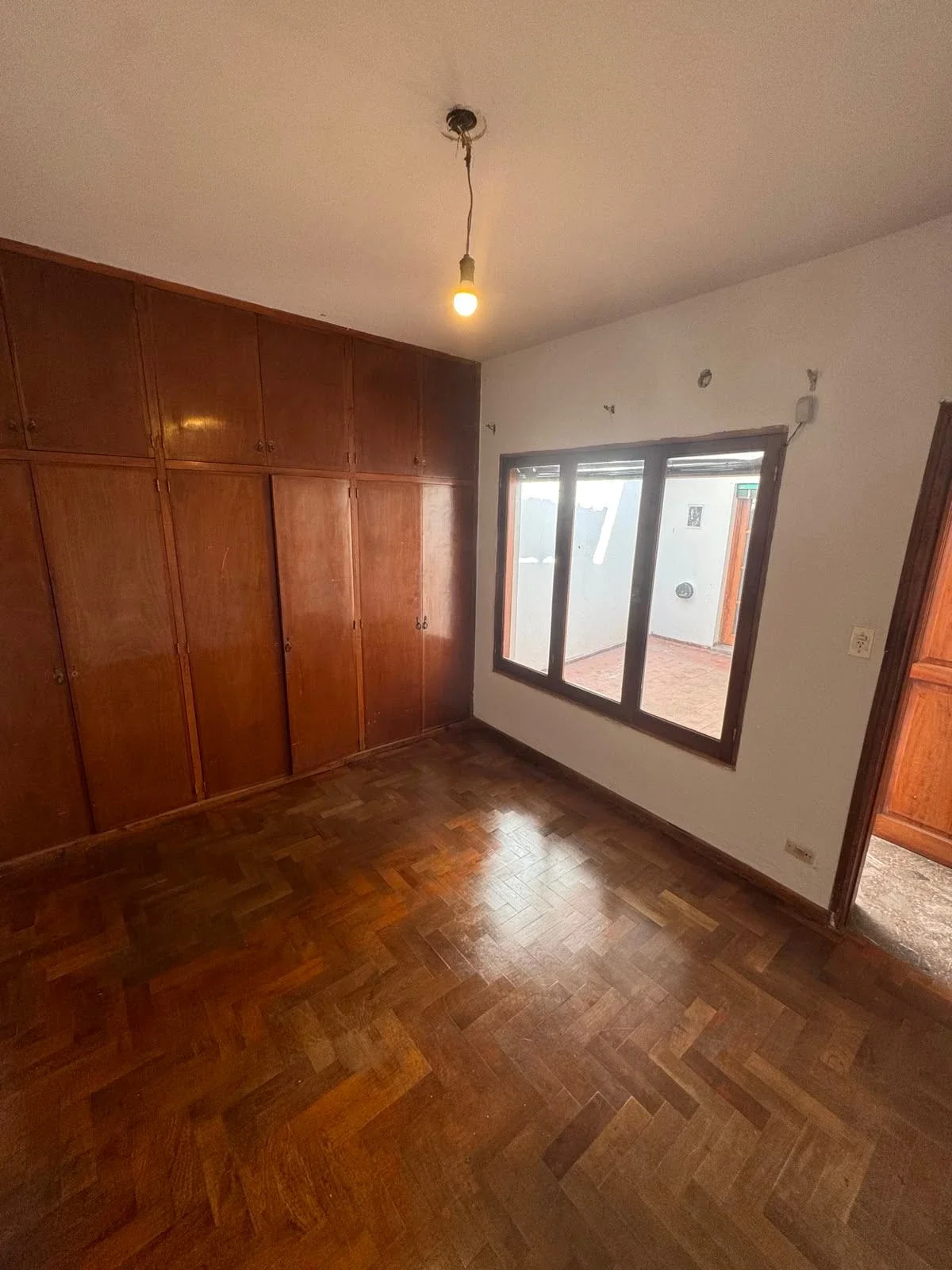 Casa en venta c/ cochera en 4.ª Sección Área Fundacional - Imagen 2